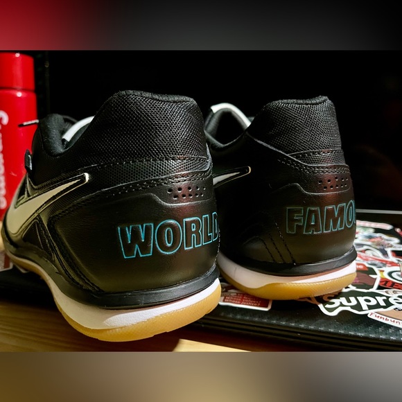 Nike SB X Supreme Gato - Picture 3 of 11